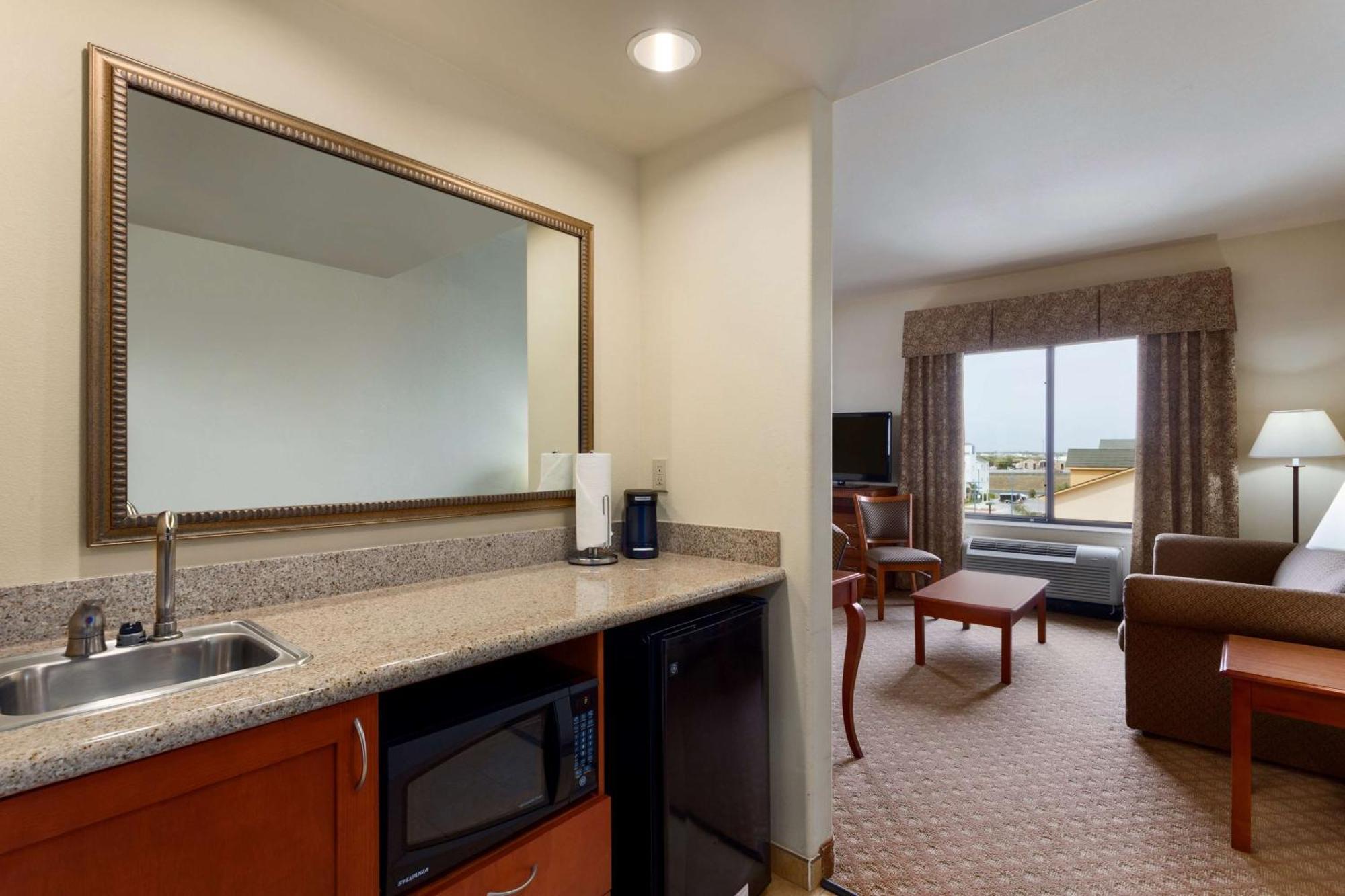 Hampton Inn & Suites Фарр Экстерьер фото