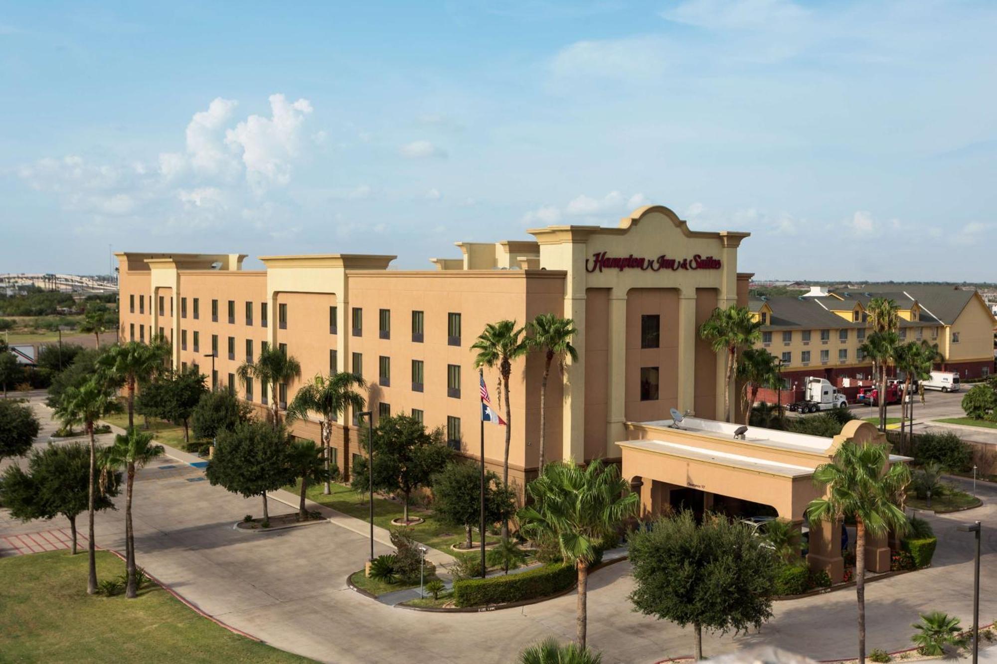 Hampton Inn & Suites Фарр Экстерьер фото